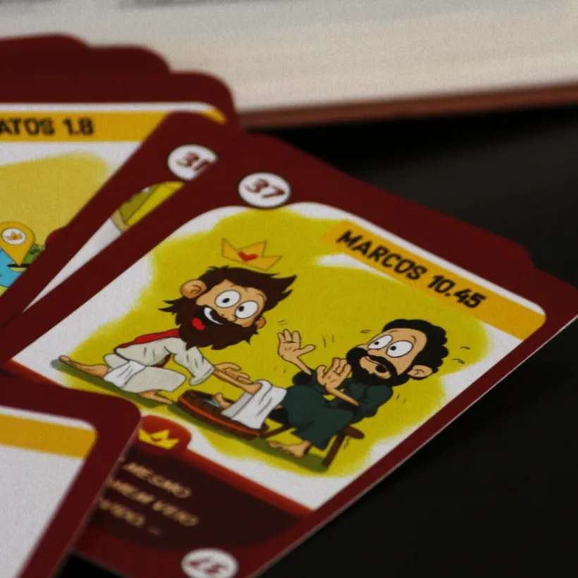 Cartas do Super Trunfo bíblico impressas, com a carta de Marcos 10.45 em destaque